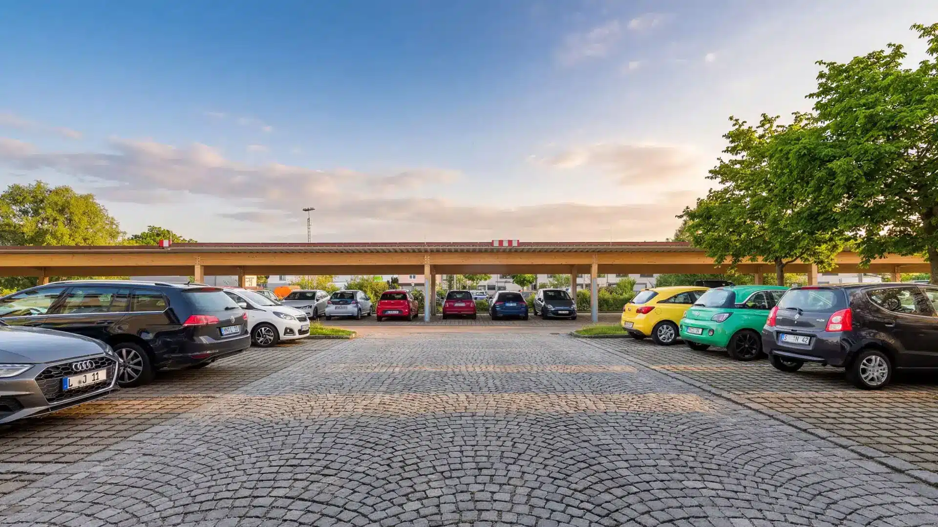 Solarport Classic Parkplatzüberdachung mit integrierter PV-Anlage